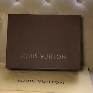 Authentic Louise Vuitton Gift Box, dustcover/bag medium